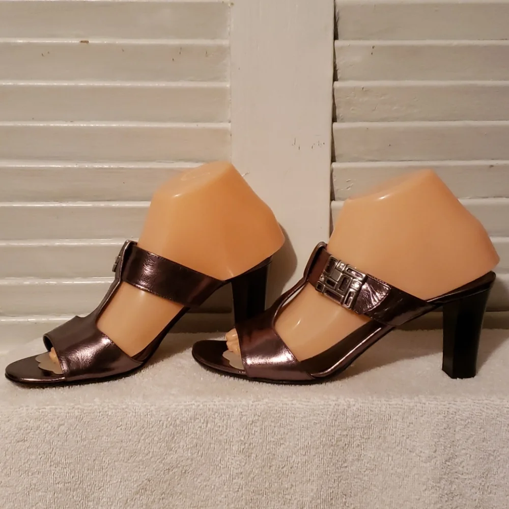 BRIGHTON Rouge Heels - Picture 3 of 8